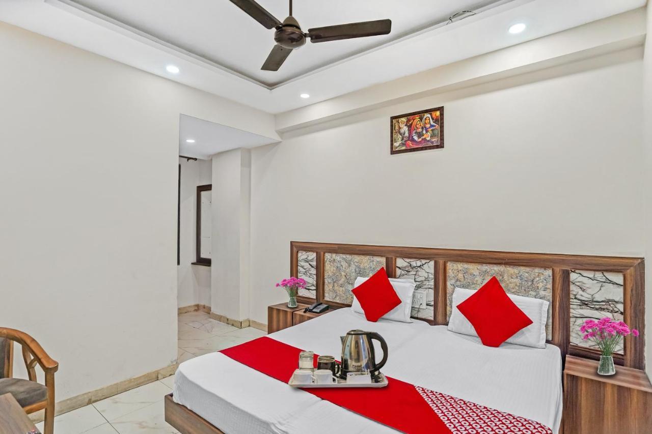 Oyo 88326 Hotel Cloud 9 นิวเดลี ภายนอก รูปภาพ