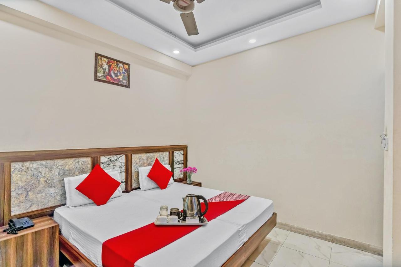 Oyo 88326 Hotel Cloud 9 นิวเดลี ภายนอก รูปภาพ