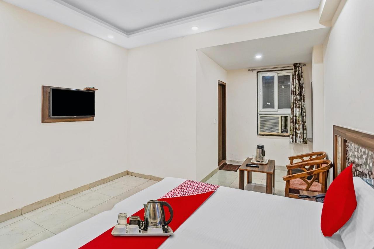 Oyo 88326 Hotel Cloud 9 นิวเดลี ภายนอก รูปภาพ