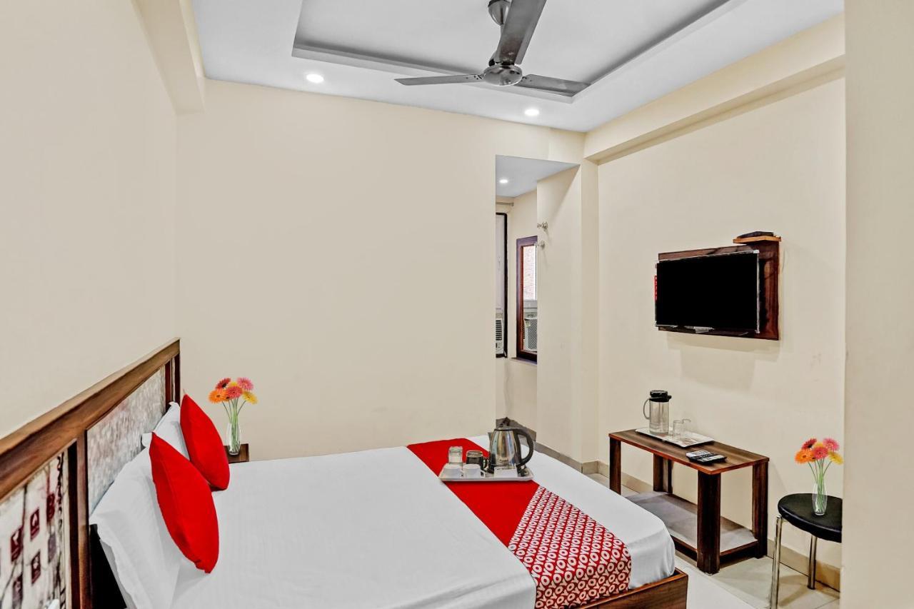 Oyo 88326 Hotel Cloud 9 นิวเดลี ภายนอก รูปภาพ