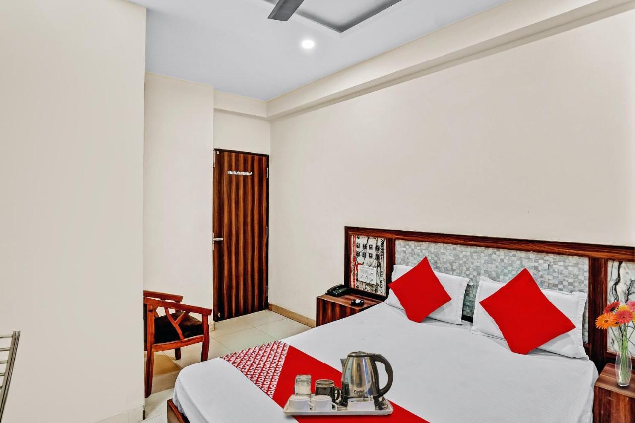 Oyo 88326 Hotel Cloud 9 นิวเดลี ภายนอก รูปภาพ