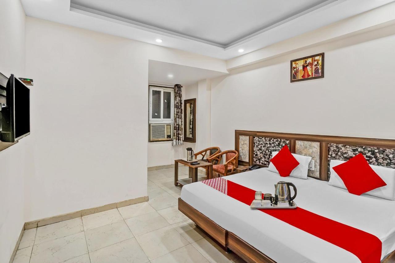 Oyo 88326 Hotel Cloud 9 นิวเดลี ภายนอก รูปภาพ